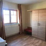 Laupus-hof *