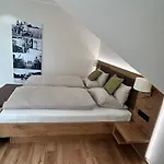 Laupus-hof Daire *